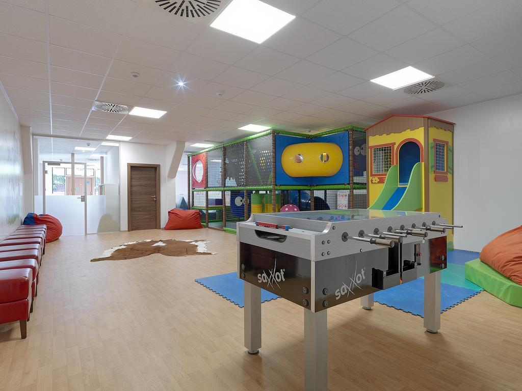 Alpina Zillertal . Family Lifestyle Kinderhotel Fuegen Luaran gambar