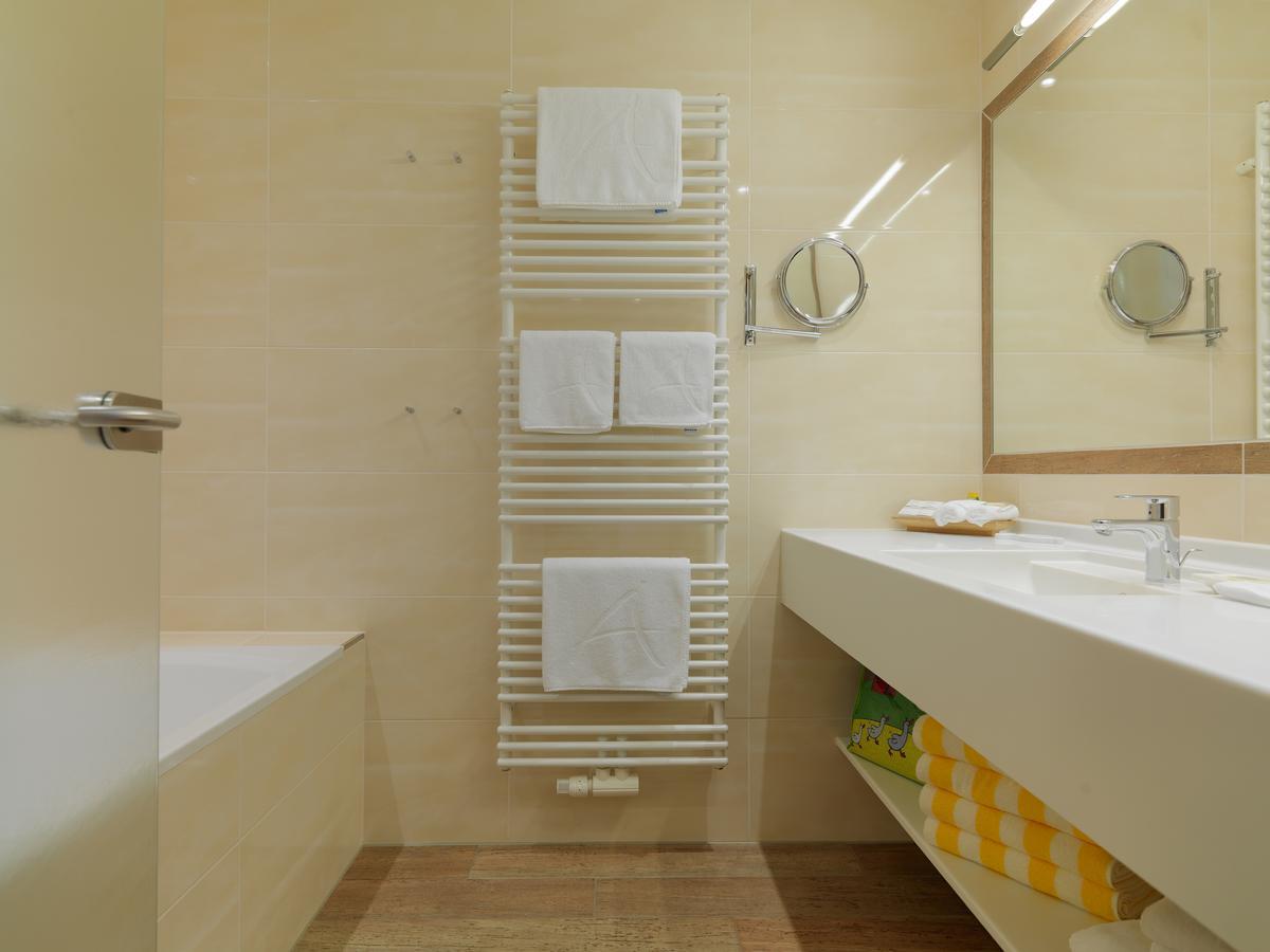 Alpina Zillertal . Family Lifestyle Kinderhotel Fuegen Luaran gambar